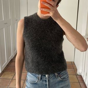 Gently used alpaca, yak and wool sweater vest from Arket | Size M
